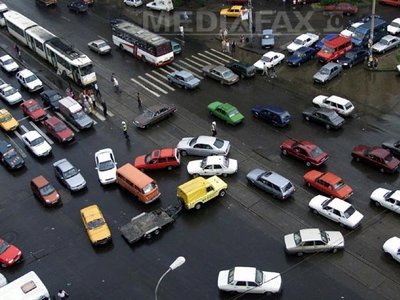 Studii de fezabilitate estimate la 400.000 euro pentru semafoare noi pe străzile din București