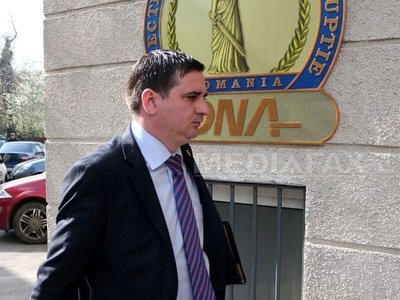 DOSARUL ISĂILĂ: Senatorul PSD, denunțat succesiv la DNA de "intermediarul" Cristescu și apoi de "prietenul" Ene - REFERATUL DNA