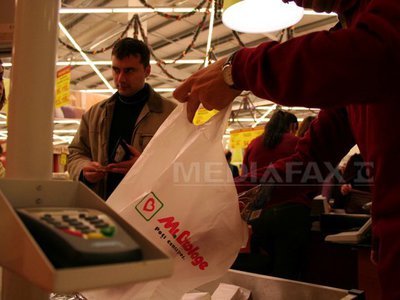 Kingfisher, care a preluat anul trecut magazinele Bricostore, a făcut o ofertă de 275 milioane euro pentru Mr Bricolage
