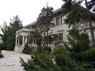 EXCLUSIV: Palatul Primăverii, reședința lui Nicolae Ceaușescu cu robinete din aur, scos la vânzare. Cum arată clădirea