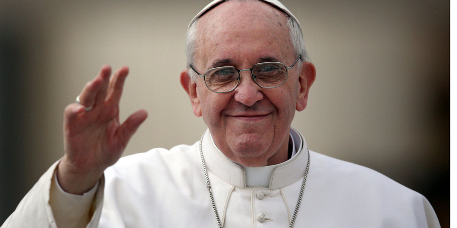 Papa Francisc a decis să nu închidă Banca Vaticanului, afectată în trecut de scandaluri financiare