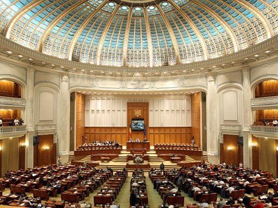 Camera adoptă o Declarație pentru neimpozitarea profitului reinvestit și reducerea CAS