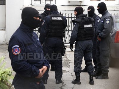 PERCHEZIȚII la sediul LPF și la persoane suspectate de vânzarea drepturilor de televizare a unor meciuri. Polițiștii au descins și la locuința lui Dumitru Dragomir