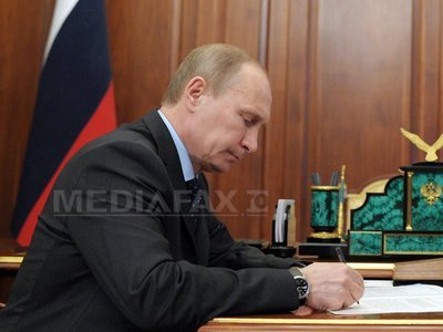 Vladimir Putin a semnat un decret privind reabilitarea tătarilor din Crimeea