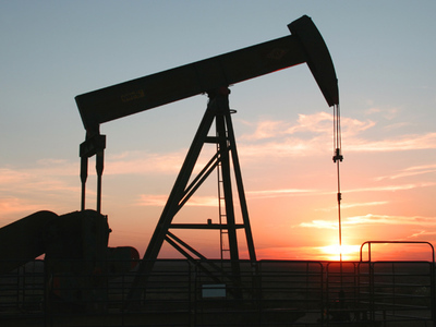 Comisia Europeană acordă României 74,3 milioane de euro pentru decontaminarea mai multor zone poluate cu petrol