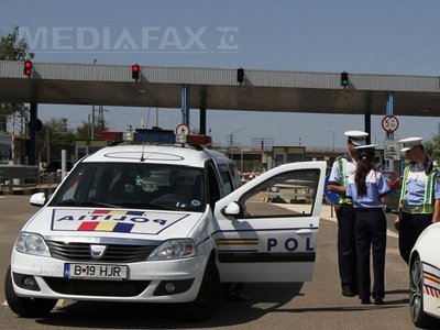Guvernul caută soluții ca șoferii să nu mai stea la coadă pentru plata taxei la podul spre litoral