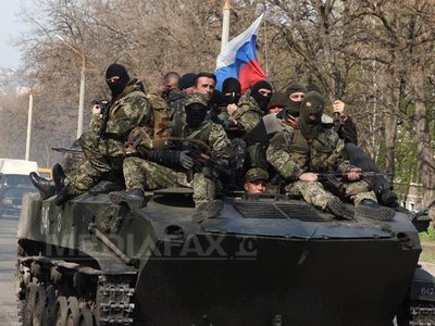 CONFLICTE în Ucraina: Bărbați înarmați au intrat în primăria din Donețk. Blindate ce arborează drapelul rus, la Kramatorsk. Grupările armate proruse au ordin să UCIDĂ - FOTO, VIDEO