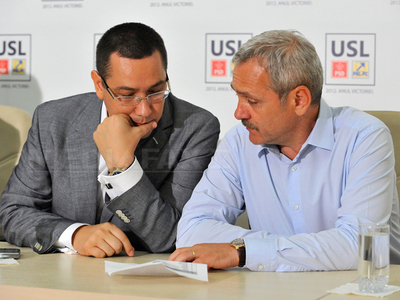 Ponta și Dragnea inspectează, cu barca, mai multe zone inundate din Teleorman
