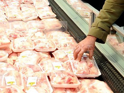 Ponta: În septembrie, după evaluarea impactului reducerii TVA la pâine, se discută scăderea la carne