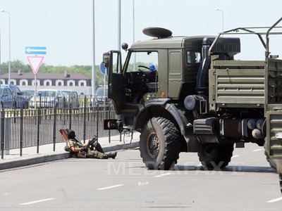CRIZA DIN UCRAINA: Patruzeci de morți la Donețk, unde armata a preluat controlul asupra aeroportului