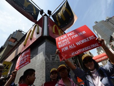 PROTEST la nivel mondial al angajaților lanțurilor de restaurante fast-food, pe 15 mai
