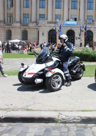 Câinii polițiști, robotul pirotehnic și luptătorii trupelor speciale îi așteaptă pe copii de 1 Iunie