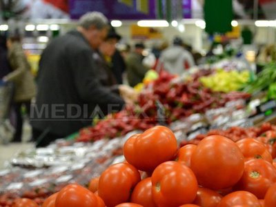 Ce cumpără românii: Pâinea, legumele și fructele, cel mai des întâlnite alimente proaspete în coșul de cumpărături