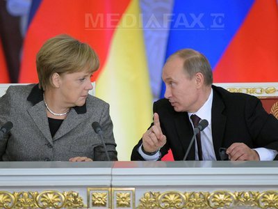 Angela Merkel l-a întrebat pe Vladimir Putin despre prezența sa la o defilare militară în Crimeea