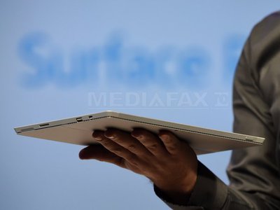 Microsoft a lansat o tabletă Surface cu ecran mai mare. Ce dotări are și cât costă dispozitivul care va concura pe piața laptopurilor