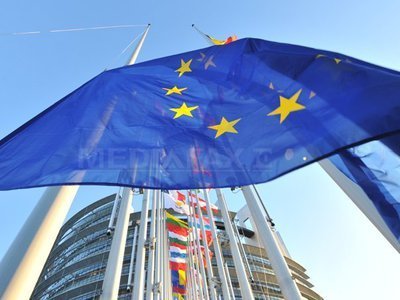 Preziua alegerilor europarlamentare: Băsescu scuipat, Ponta huiduit