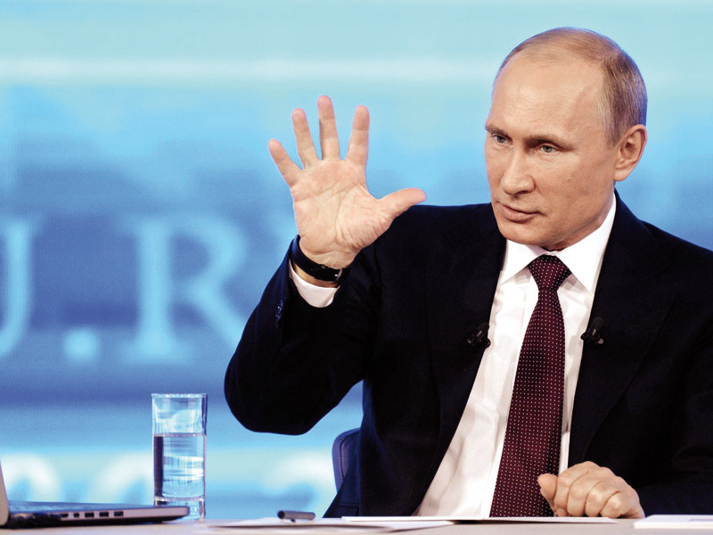 5 personalități care l-au comparat pe Putin cu Hitler