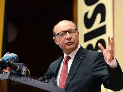 Băsescu: OUG privind autorizația de construire pe terenuri necadastrate, riscantă
