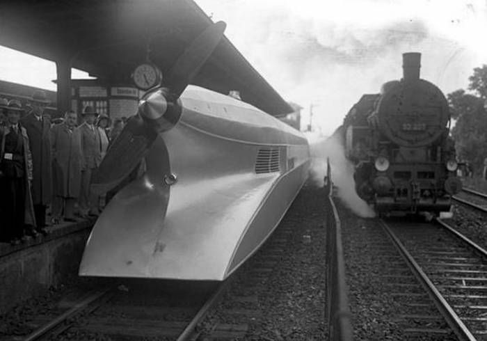 Acest tren mergea în 1931 de cinci ori mai repede decât viteza de azi a trenurilor românești FOTO+VIDEO