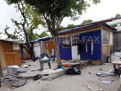 Justiția franceză cere presei să nu difuzeze fotografia tânărului rom bătut la periferia Parisului: "Locul ei legitim este doar în ancheta penală"