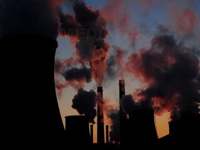ANALIZĂ: Obama schimbă tonul în lupta împotriva încălzirii globale în privința centralelor pe cărbune