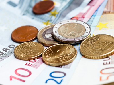 Cursul BNR a coborât la 4,3847 lei/euro, cel mai REDUS nivel din ultimul an