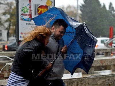 COD GALBEN de ploi și vijelii, în București, Ilfov, Brașov, Gorj și Vâlcea