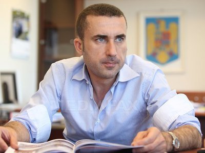 Șeful Direcției Infrastructură din Primăria Capitalei, reținut. Mădălin Dumitru ar fi dat preferențial contracte unor firme