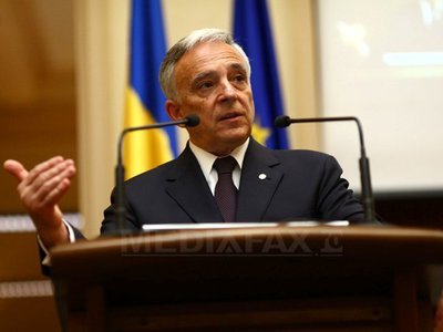 Guvernatorul Mugur Isărescu a primit titlul de Doctor Honoris Causa al Academiei "Mircea cel Bătrân"