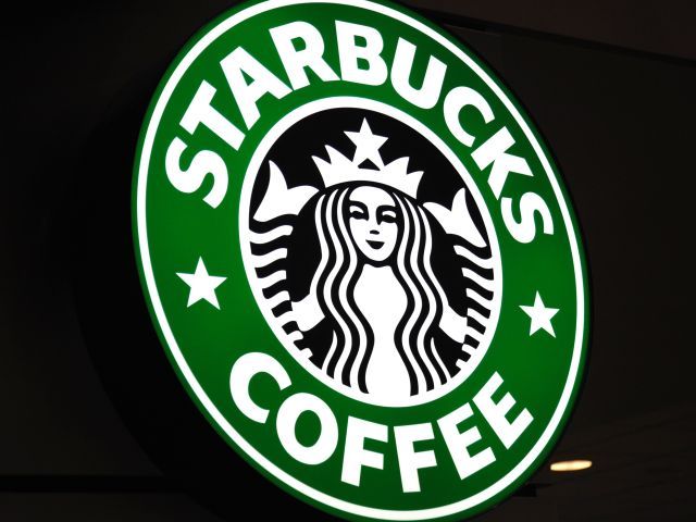 Starbucks va plăti cursuri universitare online pentru câteva mii de angajați