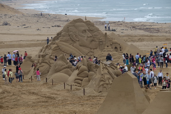 POZA ZILEI: Sculpturi în nisip