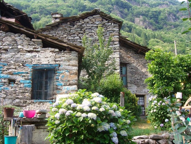 Cel mai frumos sat din Italia a fost scos la vânzare pe eBay