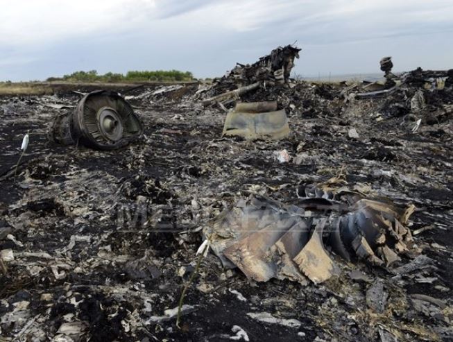 Haos la locul prăbușirii avionului: Rebeli beți caută obiecte de valoare și trag focuri de avertisment (FOTO)