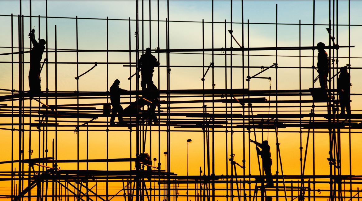 GRAFICUL SĂPTĂMÂNII. Activitatea din construcții continuă să piardă teren