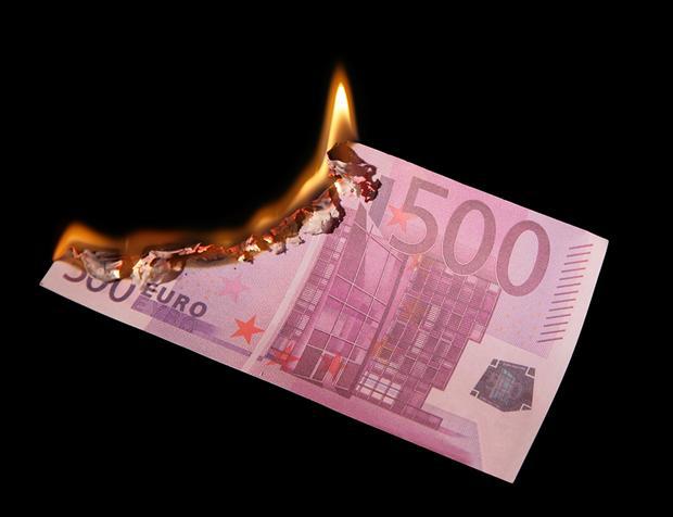 Prima țară din Europa care renunță la banii cash. Vor dispărea complet pentru că cetățenii nu îi mai folosesc