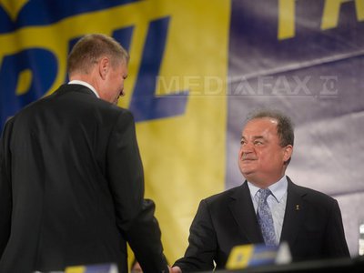 PNL și PDL fuzionează. La intonarea Imnului a fost omis numele Traian