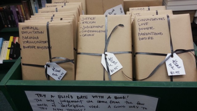 "Blind date" cu o carte, metodă inventivă a unei librării de a-și crește vânzările