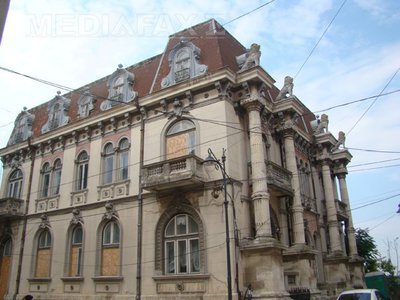 POVESTE URBANĂ: Cândva simbol al Constanței, Casa cu lei, construită de un negustor armean în 1895, e acum ruină