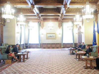 Băsescu: Aș putea publica toate discuțiile cu Ponta. Când am zis că se poartă ca un pisic, n-am exagerat / Reacția lui Ponta: Am greșit că m-am dus la Băsescu. Când te bagi în cocină, te