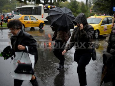 COD PORTOCALIU ȘI GALBEN de ploi și vijelii. HARTA zonelor afectate. Prognoza meteo pentru luni și marți