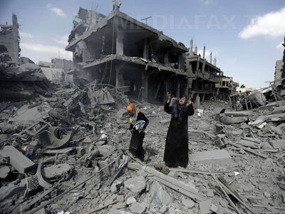 Armata israeliană reia operațiunile militare în Fâșia Gaza. Peste 1.000 de palestinieni, majoritatea civili, au murit în conflict