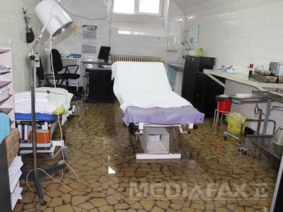 Spitale, locuințe și magazine, inundate la Arad în urma unei ploi torențiale