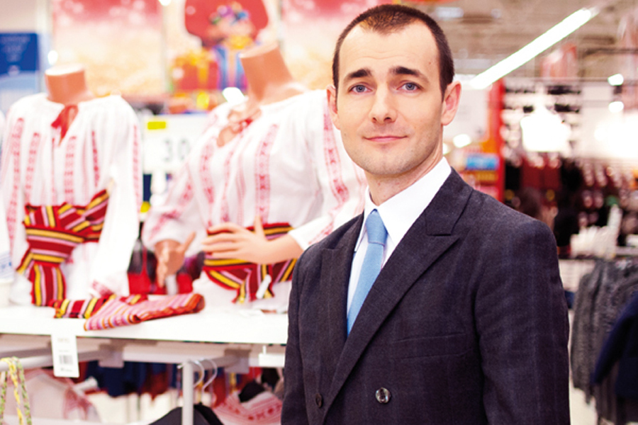 Un francez de 32 de ani este șef peste 7.000 de angajați din toată România. Cum a reușit