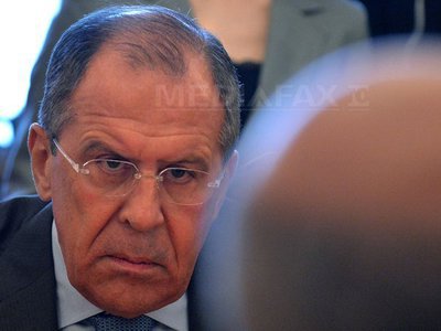 Kerry l-a îndemnat pe Lavrov să oprească trimiterea de armament și tirurile din Rusia către Ucraina