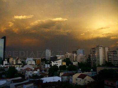 VREMEA devine instabilă în majoritatea zonelor. PROGNOZA METEO pentru luni și marți, în țară și în București