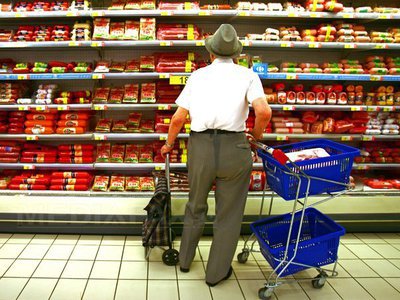 Românii mănâncă cu 25% mai puțină carne și mezeluri față de acum cinci ani