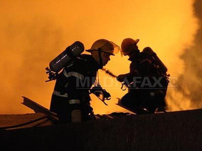 INCENDIU la o hală în care se construia o fabrică de parafină, la ieșirea din Chitila