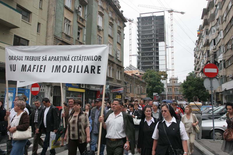Arhiepiscopia Romano-Catolică cere sprijinul președintelui Băsescu pentru demolarea Cathedral Plaza