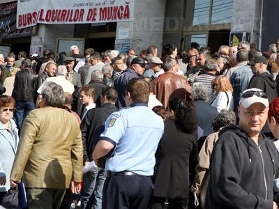 LOCURI DE MUNCĂ: Peste 17.500 de posturi vacante, cele mai multe în București și Cluj, cele mai puține în Bacău