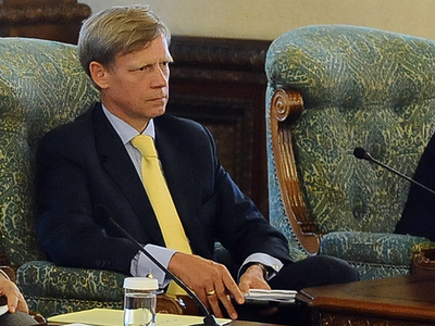 Președintele Raiffeisen Bank, după întâlnirea cu Băsescu: Oamenii de afaceri sunt de acord cu reducerea CAS, dar există un risc ce îngrijorează